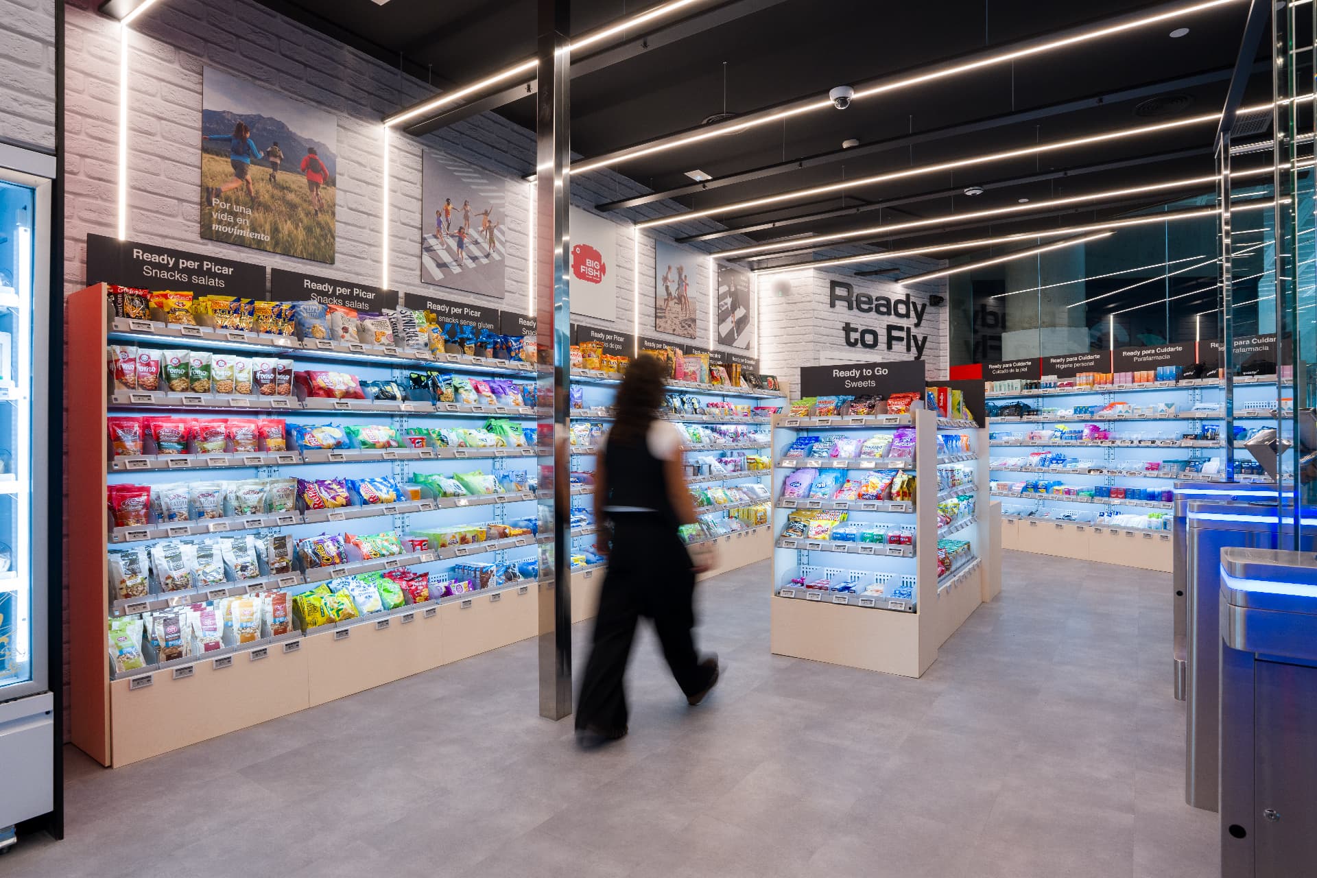Interior de una tienda BIG FISH Ready Store® con la tecnología de compra autónoma